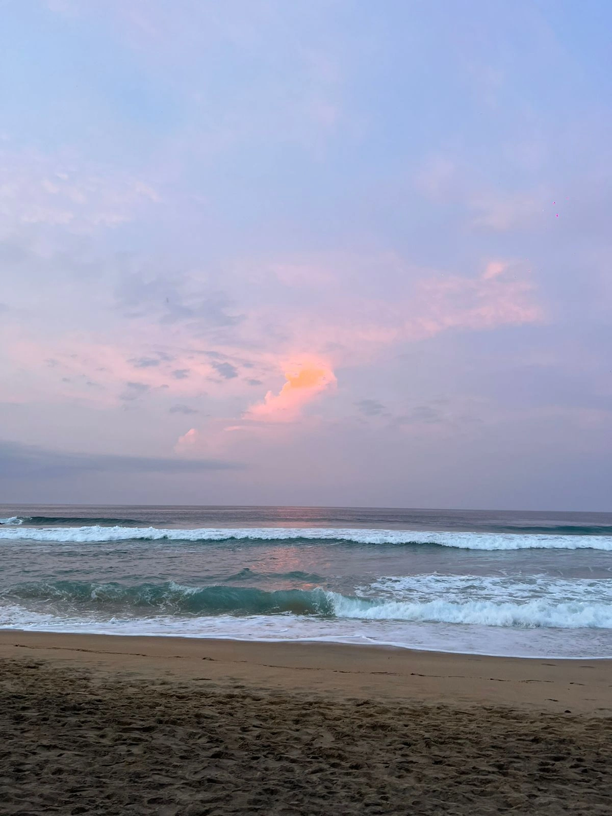 Vista panorámica de la costa de Aragón al atardecer